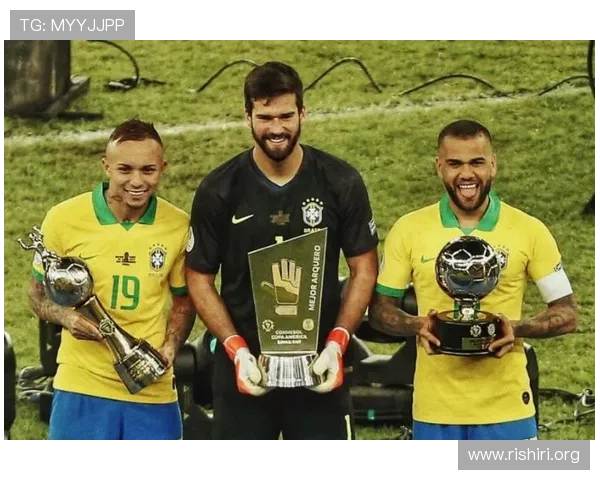 2022年世界杯金球奖和金靴奖获奖者的比赛表现与关键瞬间回顾